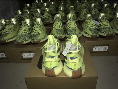 Y**zy 350 boost v2 “yebra”