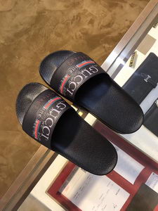 G*u*i slippers(aaa)-215