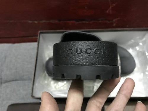 G*u*i slippers(aaa)-217