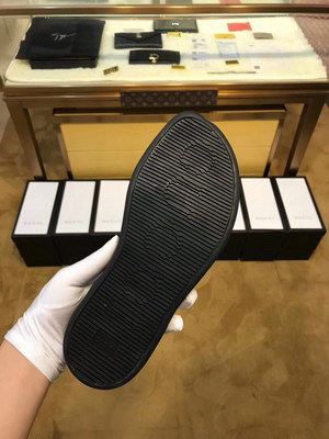 G*u*i slippers(aaa)-273