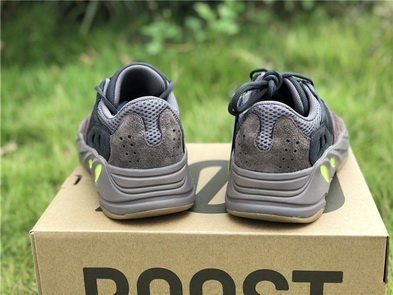 ad*s Y**zy boost 700 “mauve”-002