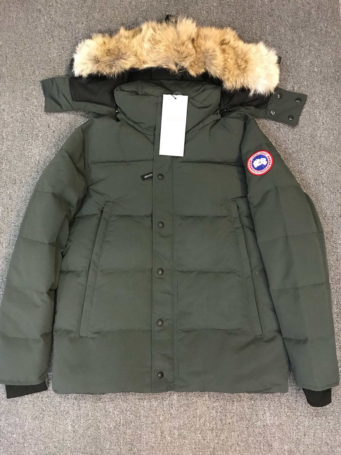 Can*a Go*e coat-153