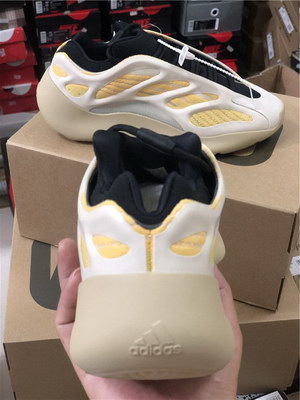 Authentic Yeezy 700 Boost V3 Srphym