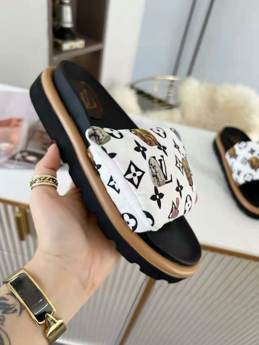 LV Slippers(AAA)-068
