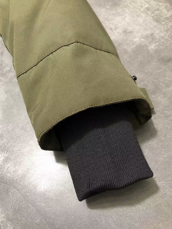 Canada Goose Coat (E30)-225