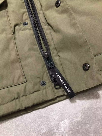 Canada Goose Coat (E30)-225
