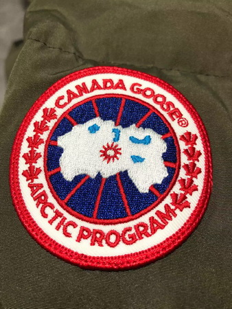 Canada Goose Coat (E30)-225