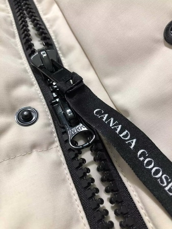 Can*a Go*e coat (e30)-224