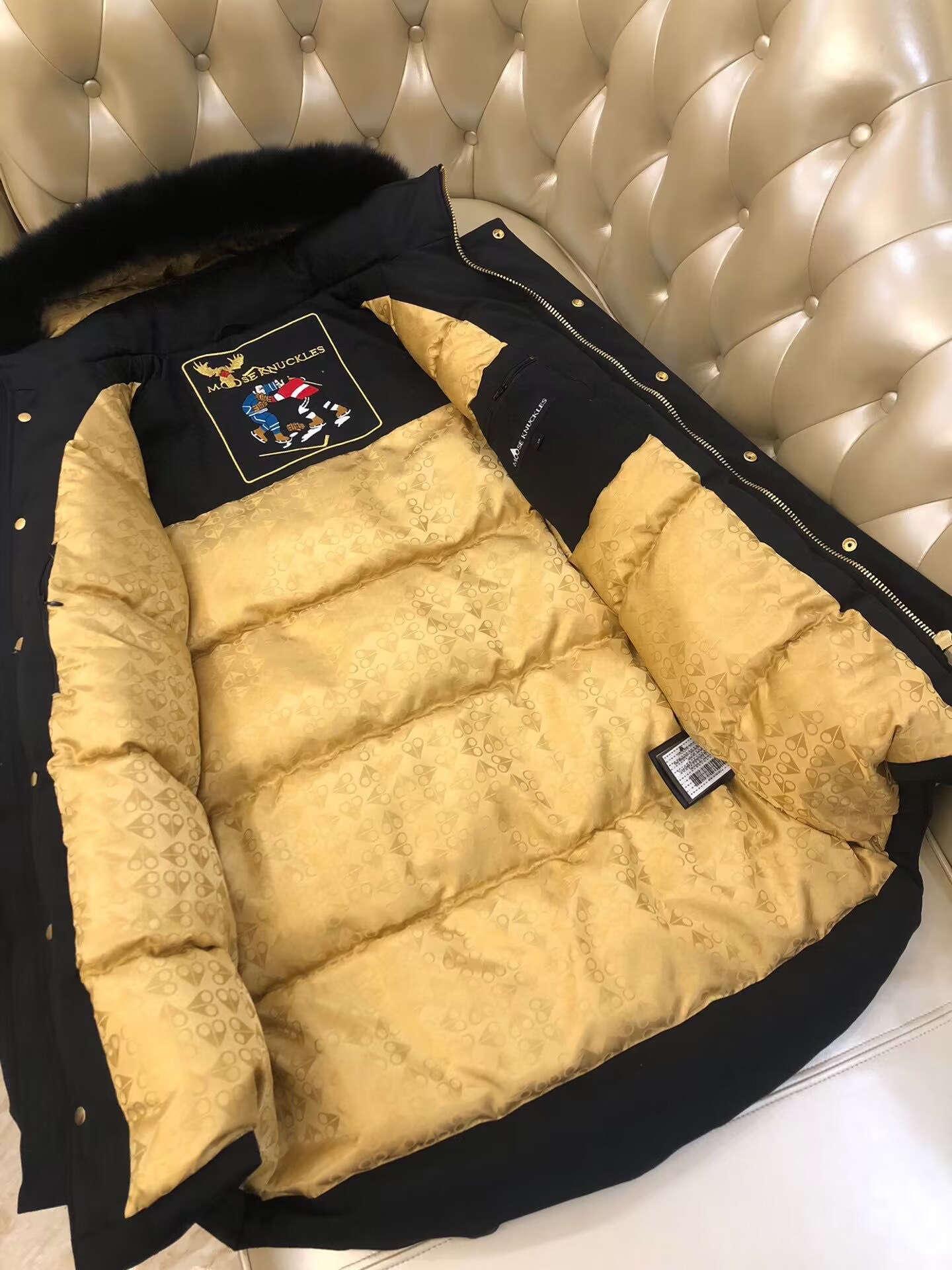 Moose Knuckles Coat-017