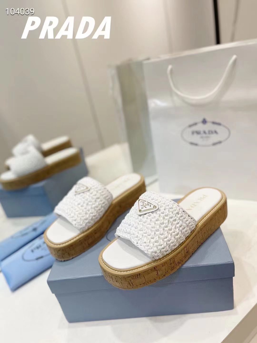 Pra*a slippers women(aaa)-004