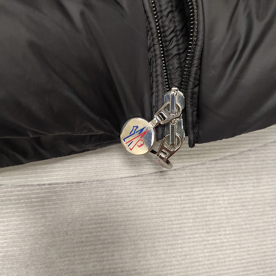 Moncler Vest Coat-027