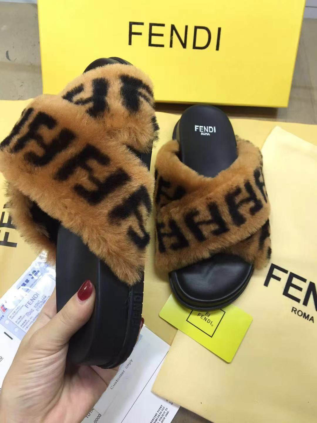 F**di slippers(aaa)-008