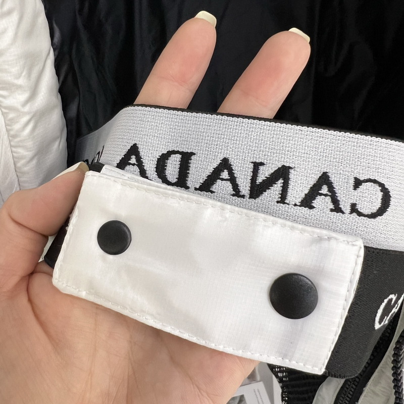 Can*a Go*e coat-298