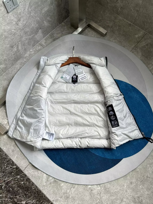 Can*a Go*e vest coat-011