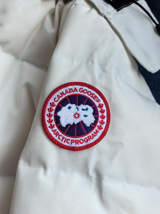 Canada Goose Coat(Women)-028