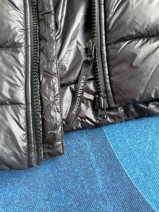 Can*a Go*e vest coat-014