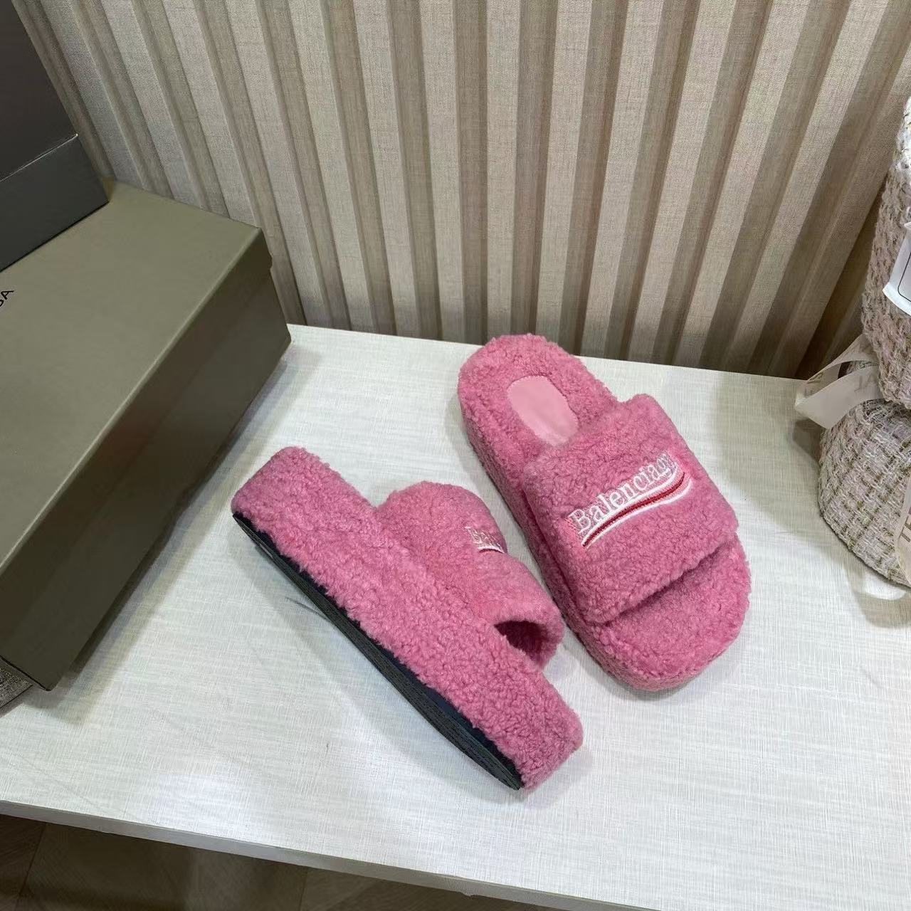 Ba*len*cia*ga slippers women(aaa)-005