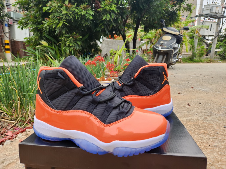 Air Jordan 11 Retro-060