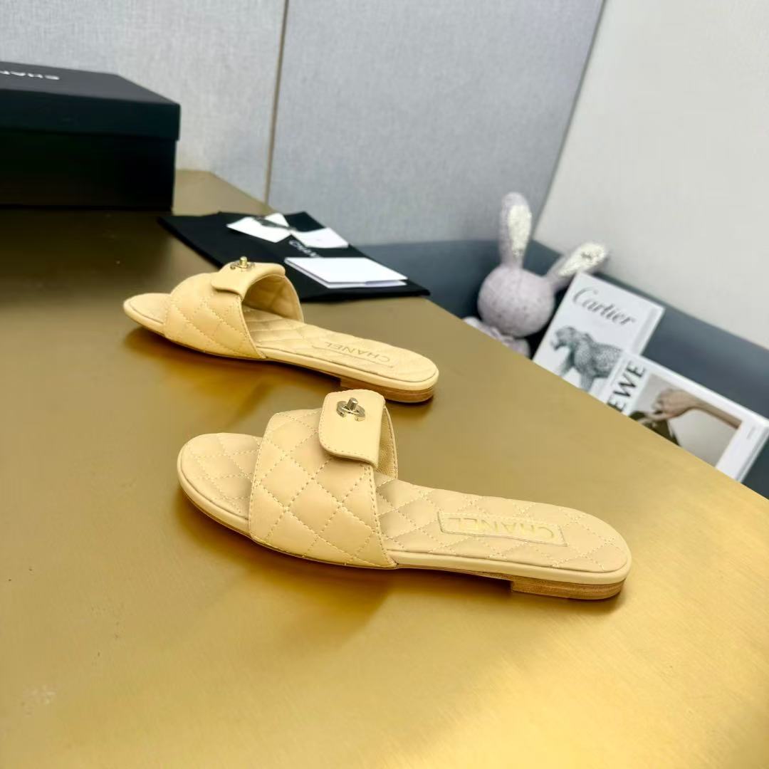 Ch*el slippers women(aaa)-011