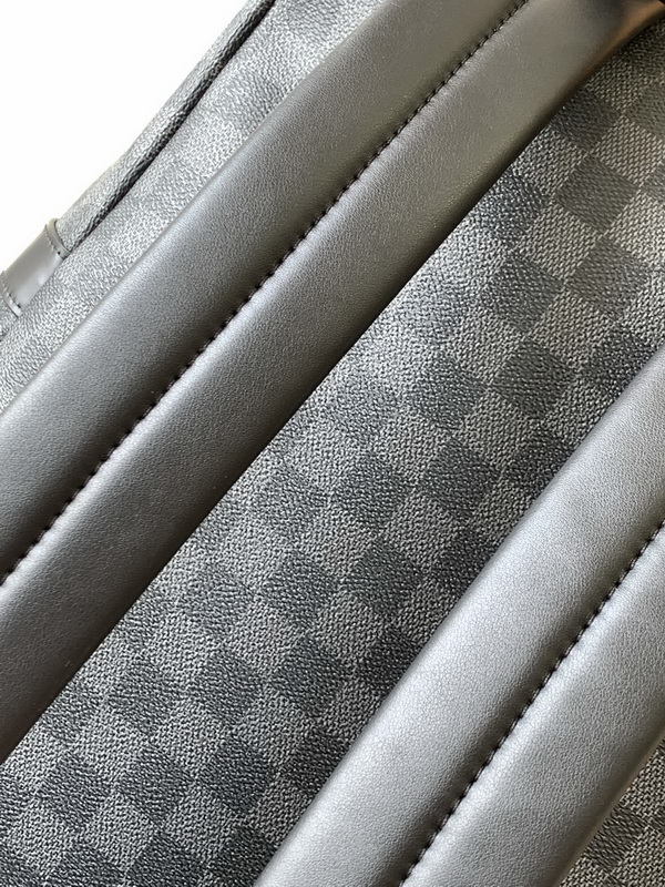 LV Backpack(AAA)-065