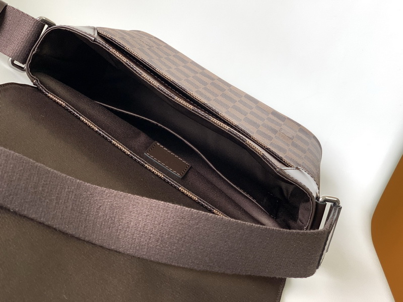 LV Handbags AAAA(Men)-177