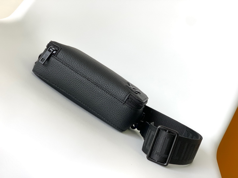 LV Handbags AAAA(Men)-186