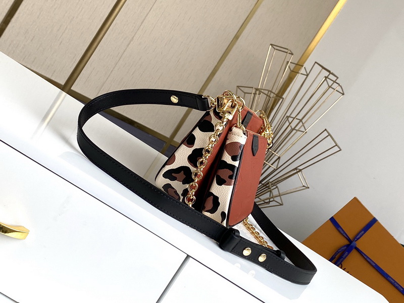 LV Handbags AAA(Women)-695