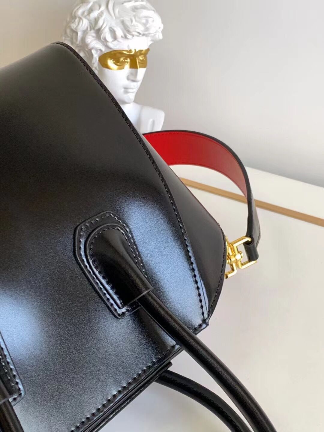 Givenchy Handbags AAA(Women)-003