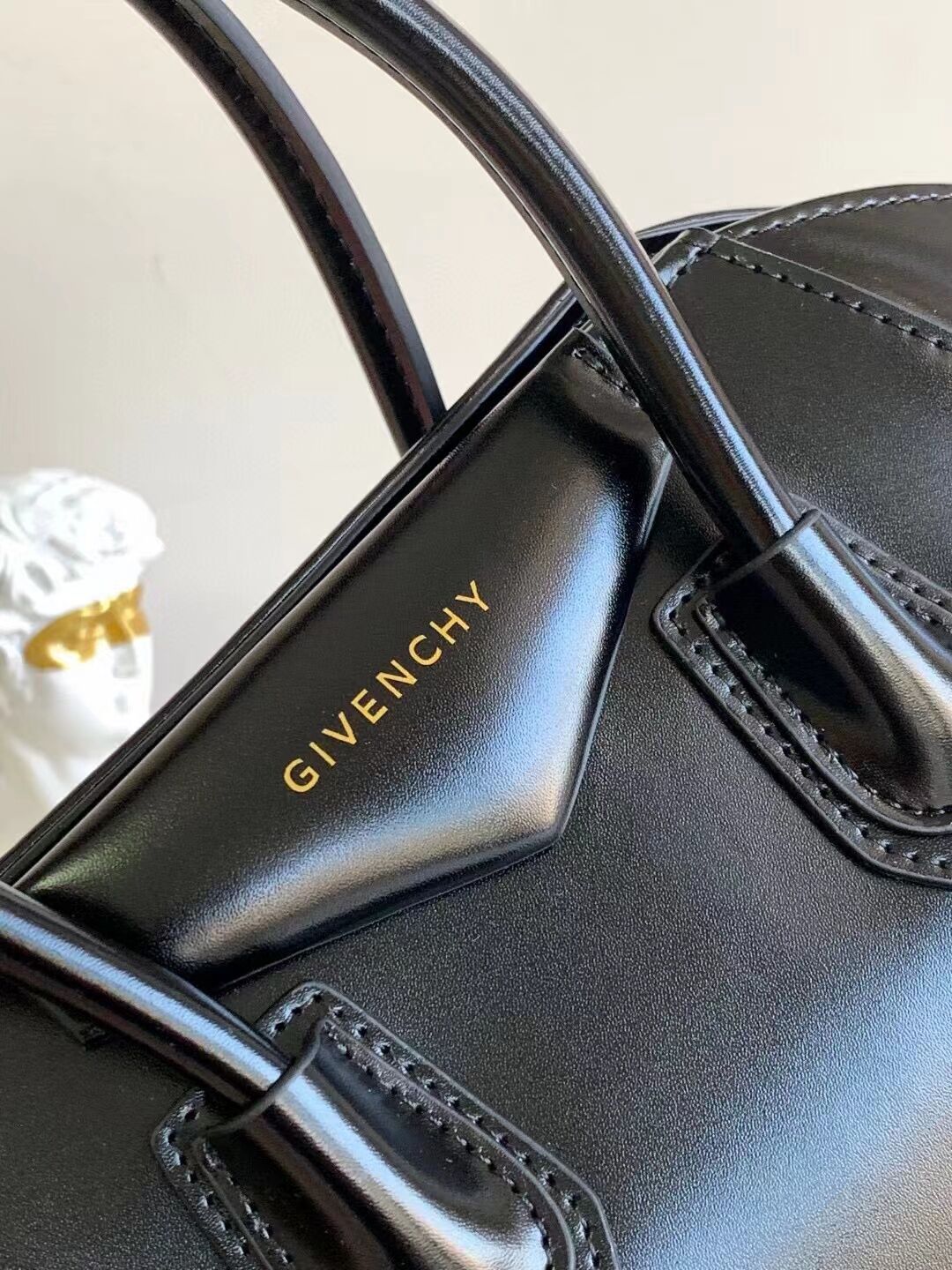 Givenchy Handbags AAA(Women)-003
