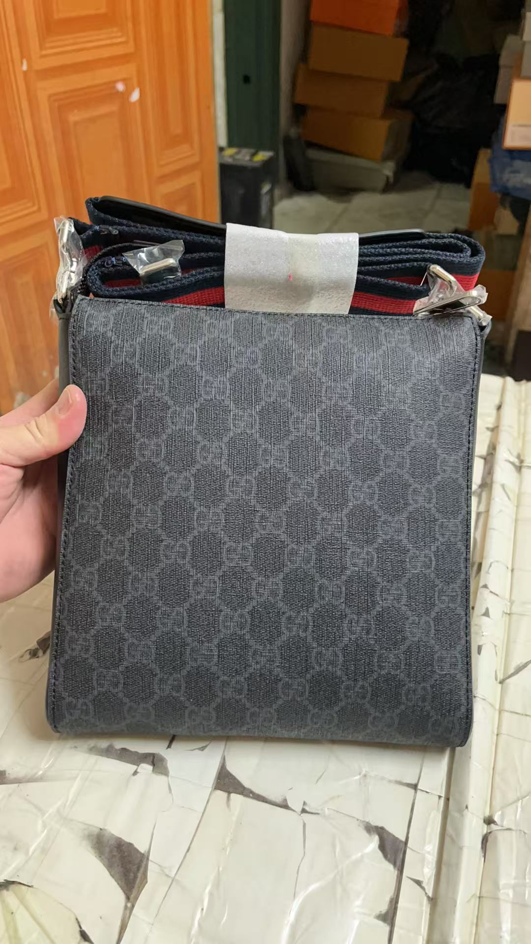 G*u*i handbags aaa(men)-031