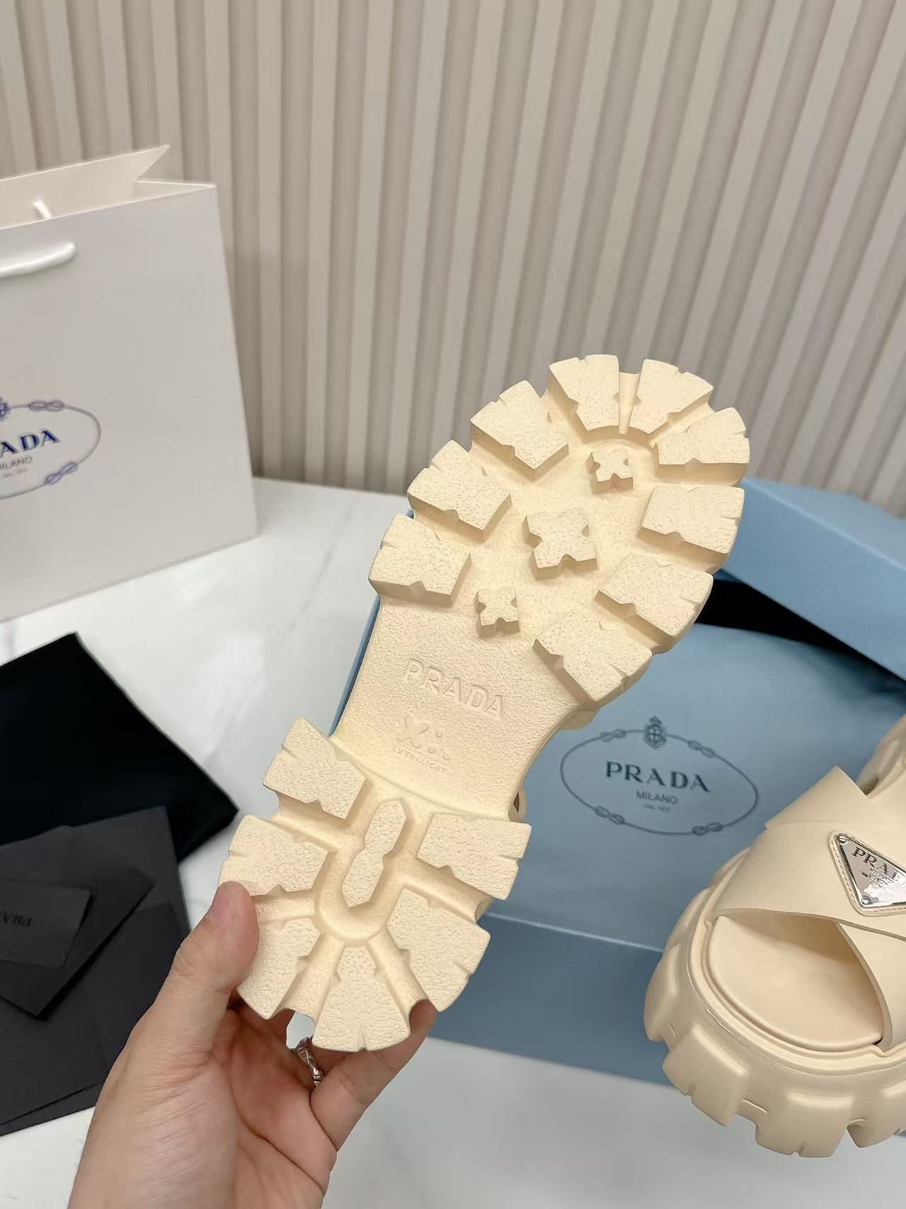 Pra*a slippers women(aaa)-019