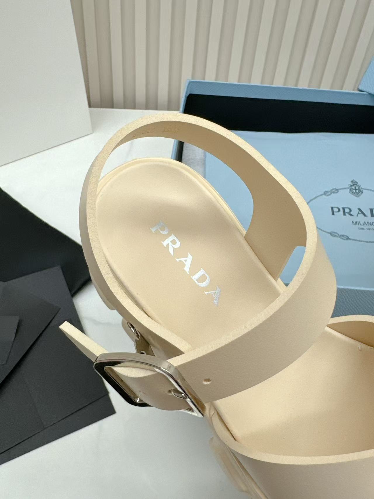 Pra*a slippers women(aaa)-019