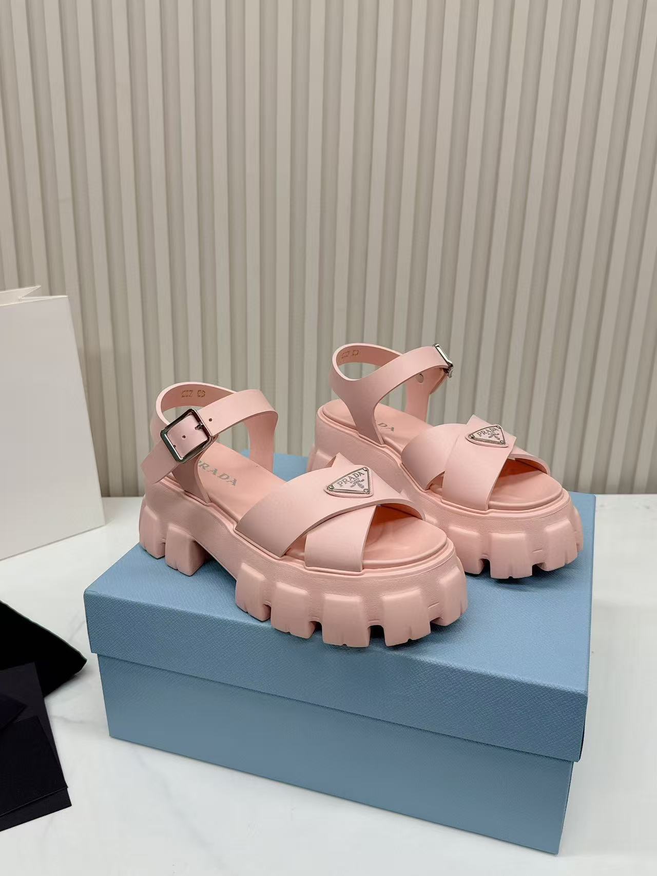 Pra*a slippers women(aaa)-021