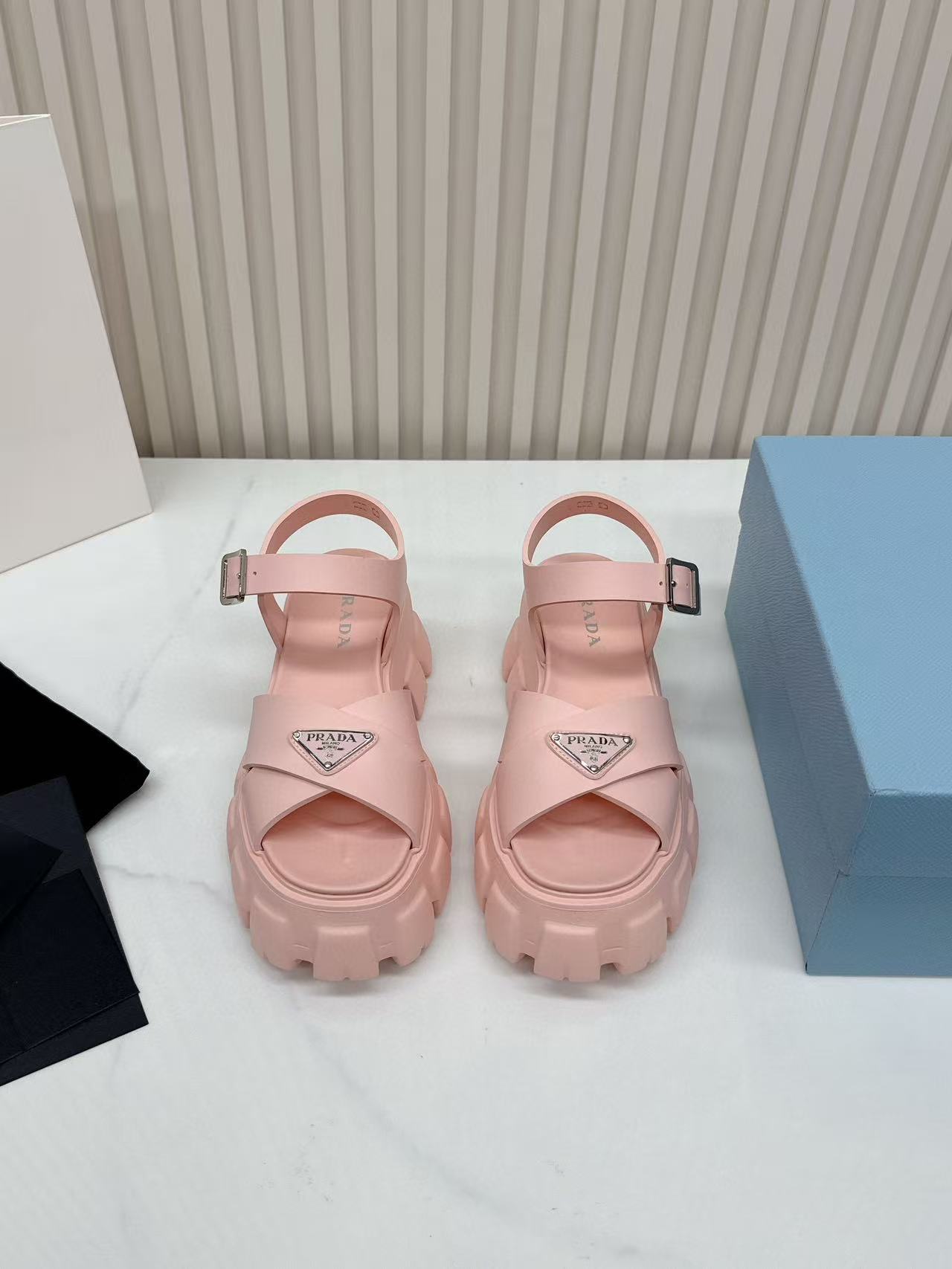 Pra*a slippers women(aaa)-021