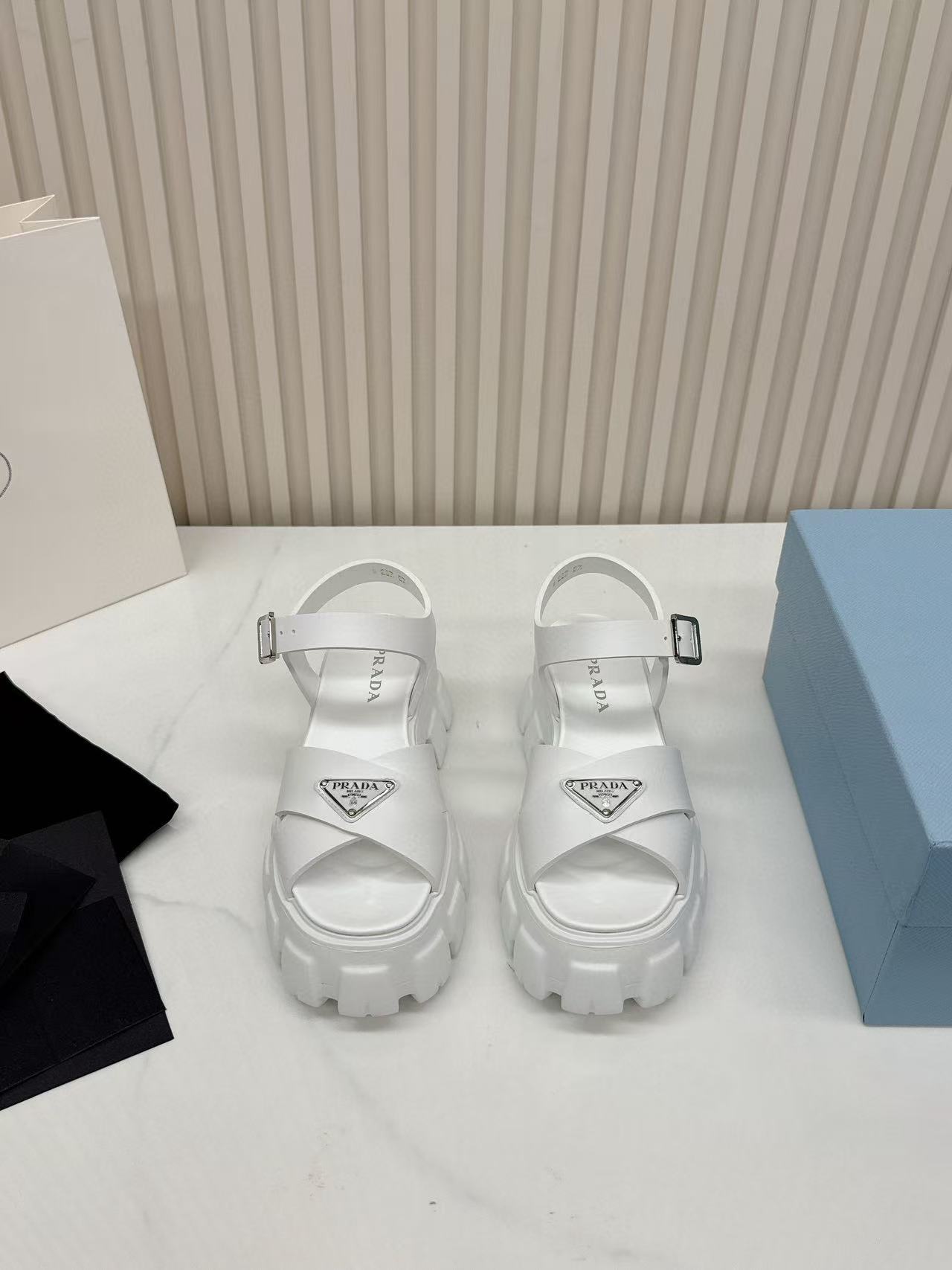 Pra*a slippers women(aaa)-022