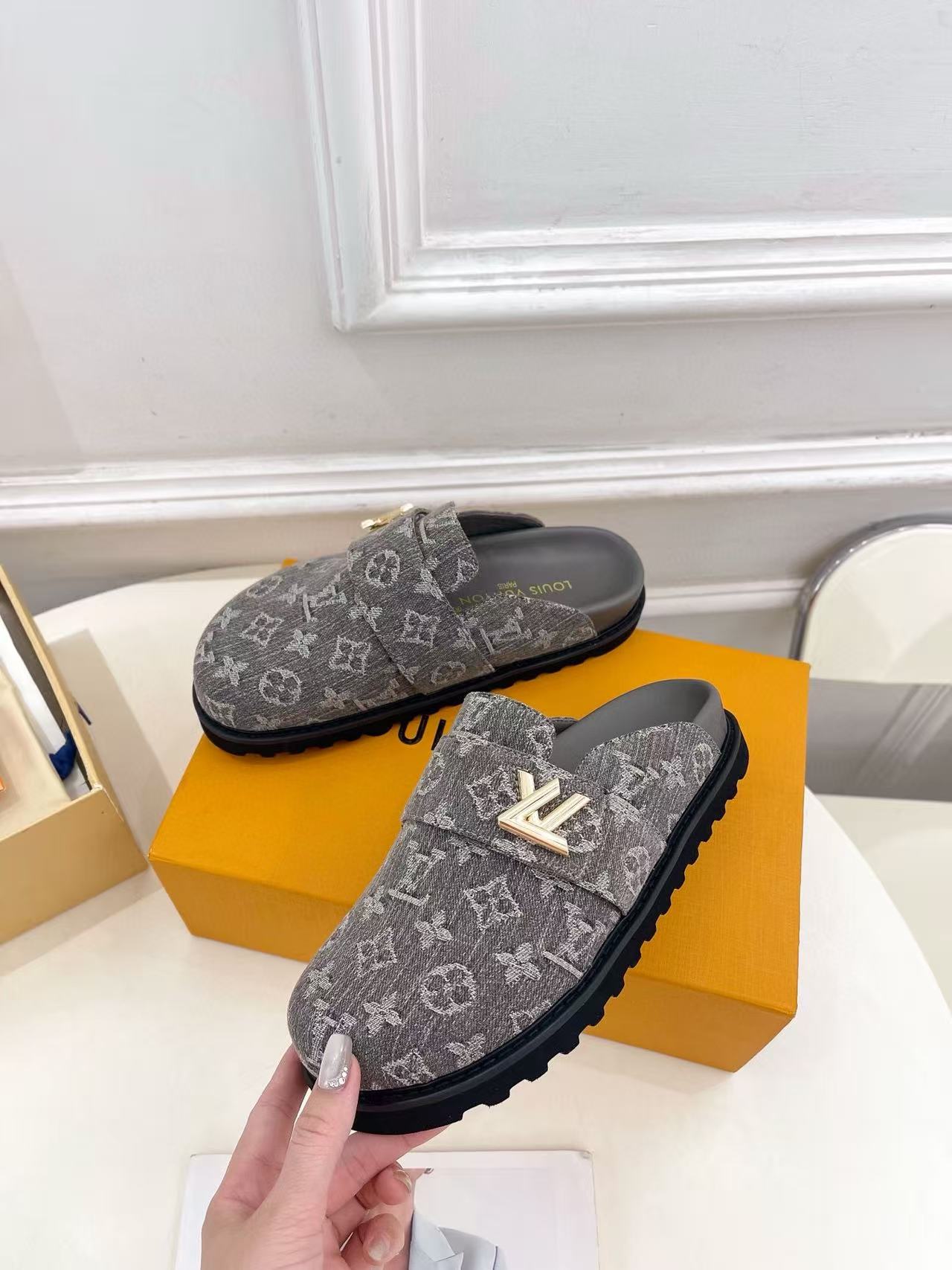 LV Slippers(AAA)-085