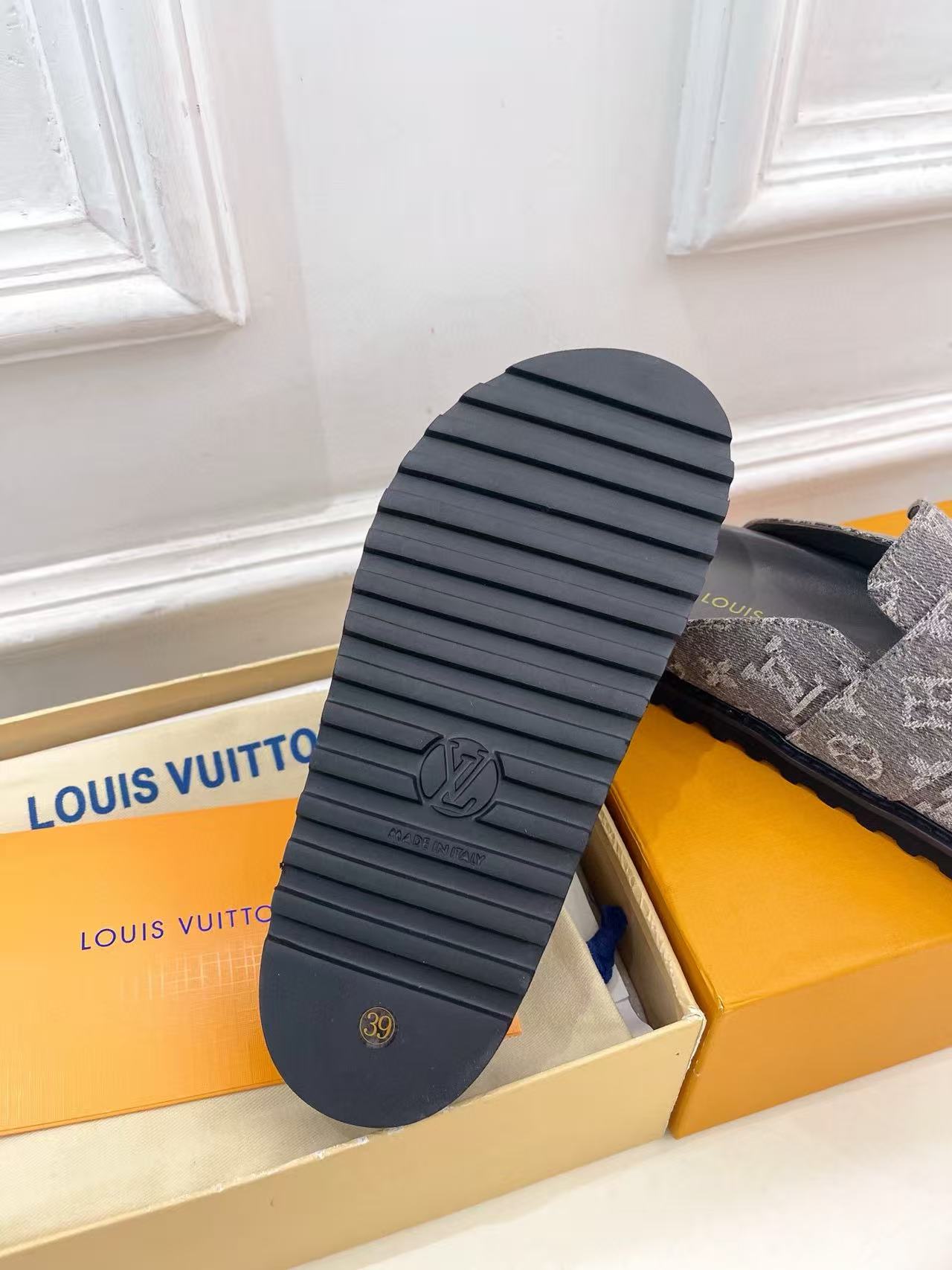LV Slippers(AAA)-085