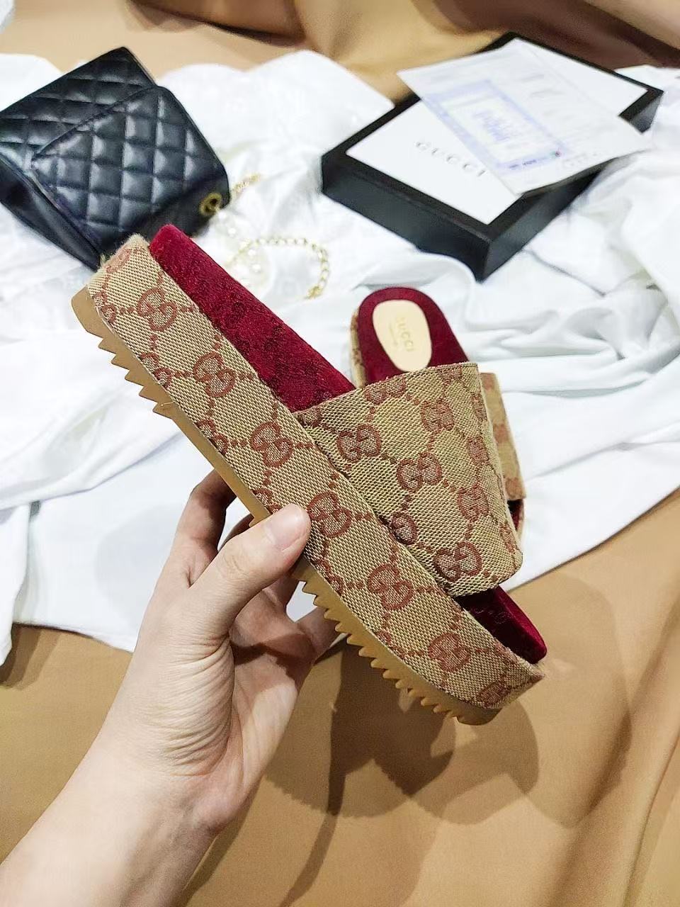 G*u*i slippers(aaa)-470