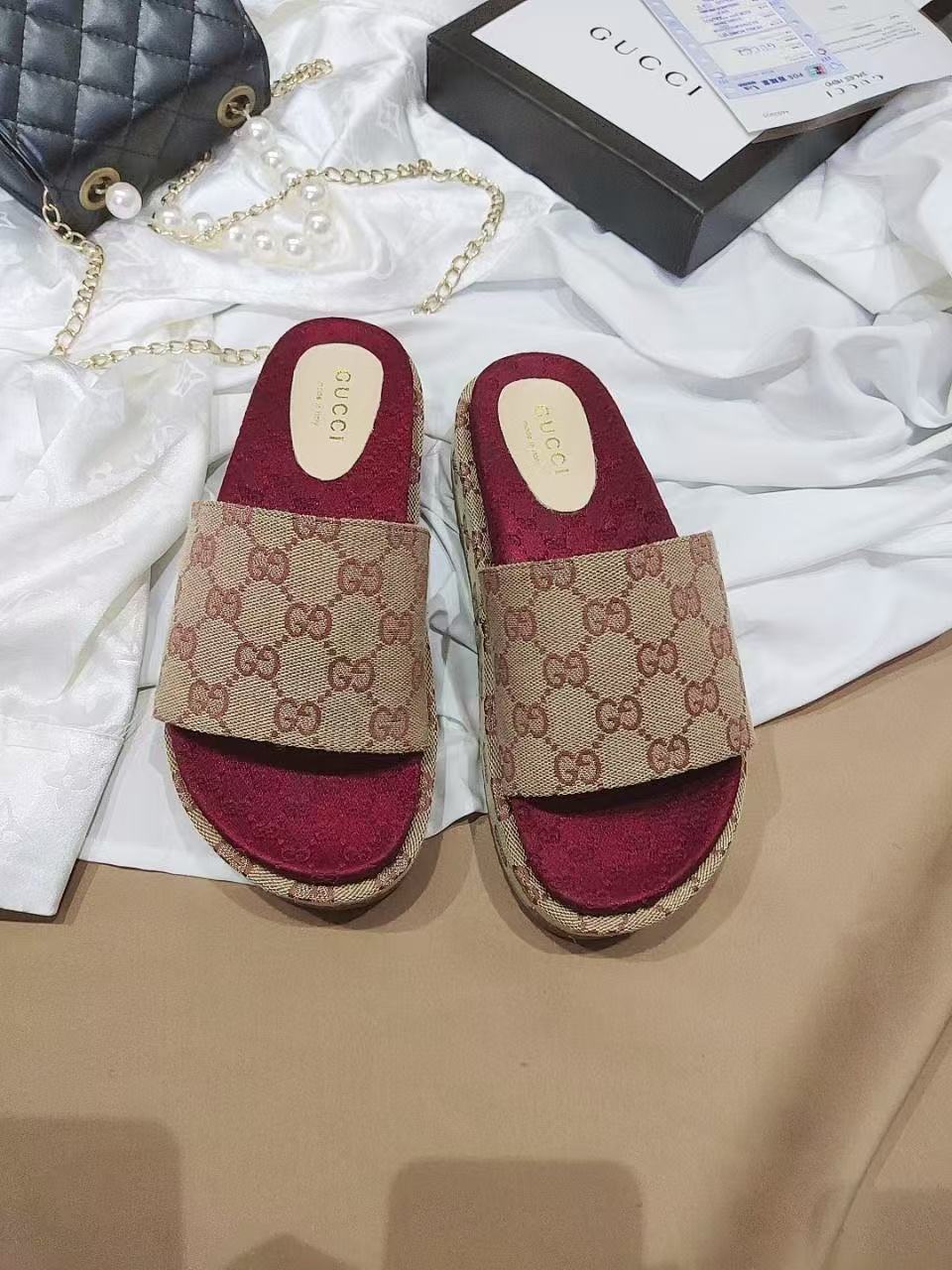 G*u*i slippers(aaa)-470