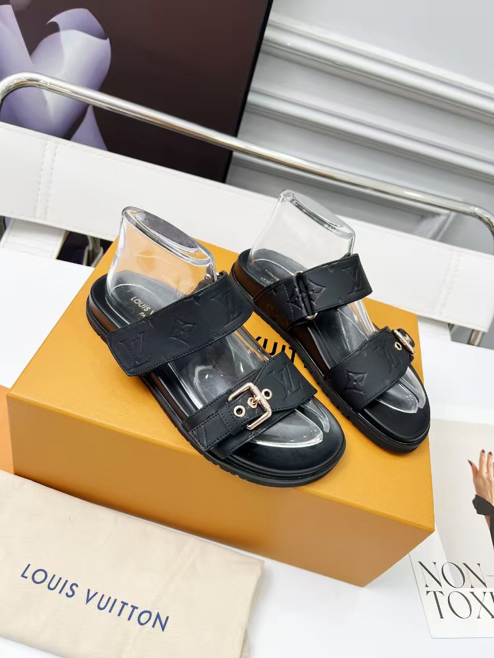 LV Slippers Women(AAA)-024