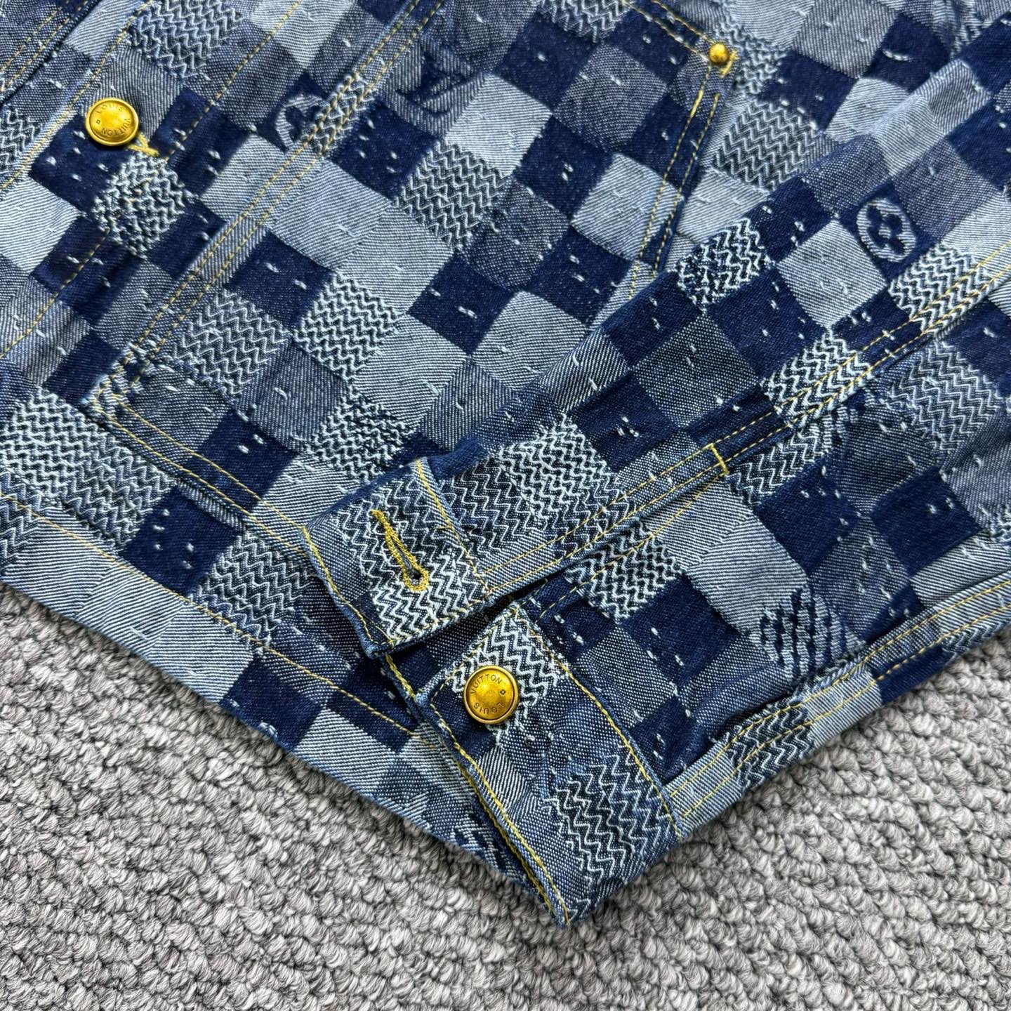 LV Jacket-035