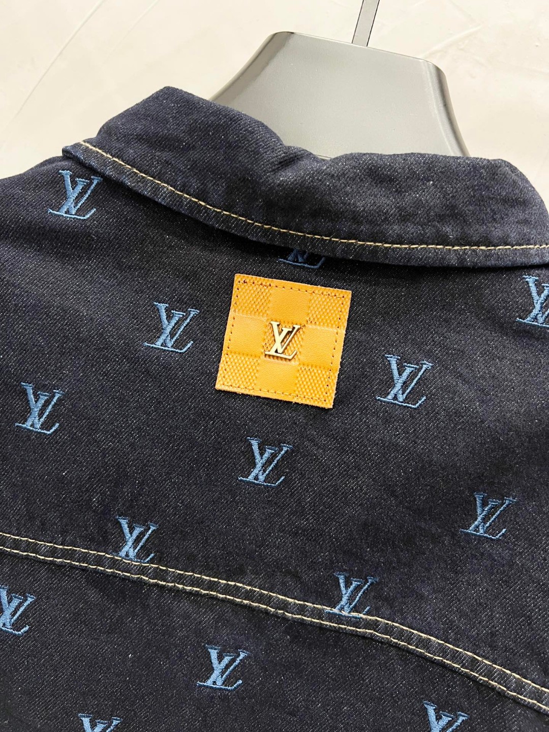 LV Jacket-038