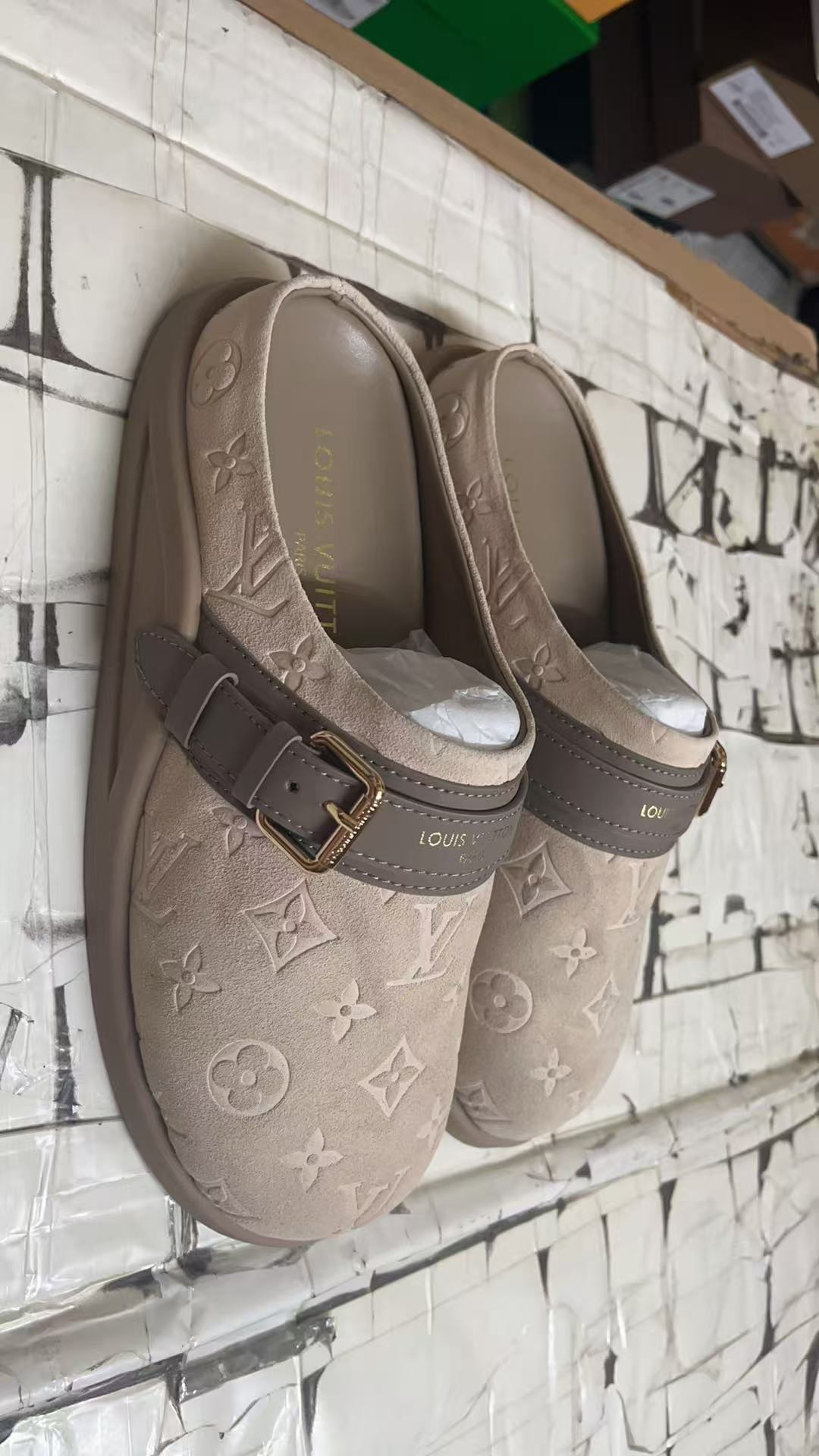 LV Slippers Women(AAA)-030