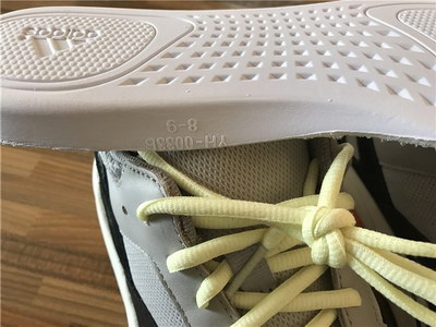 authentic ad*s Y**zy 700 boost-001